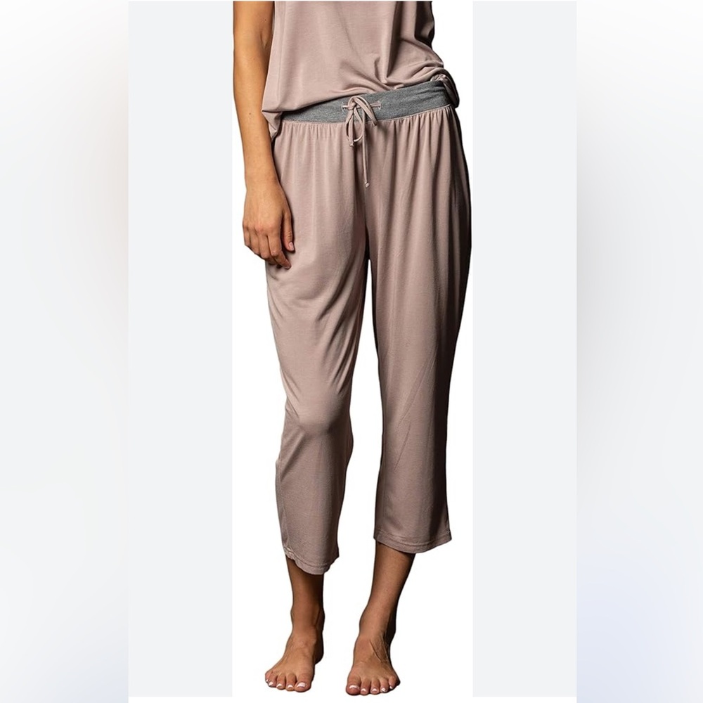 Brand new with Tags Demdaco Comfort Apparel Blush Bamboo Capri Pants S/M